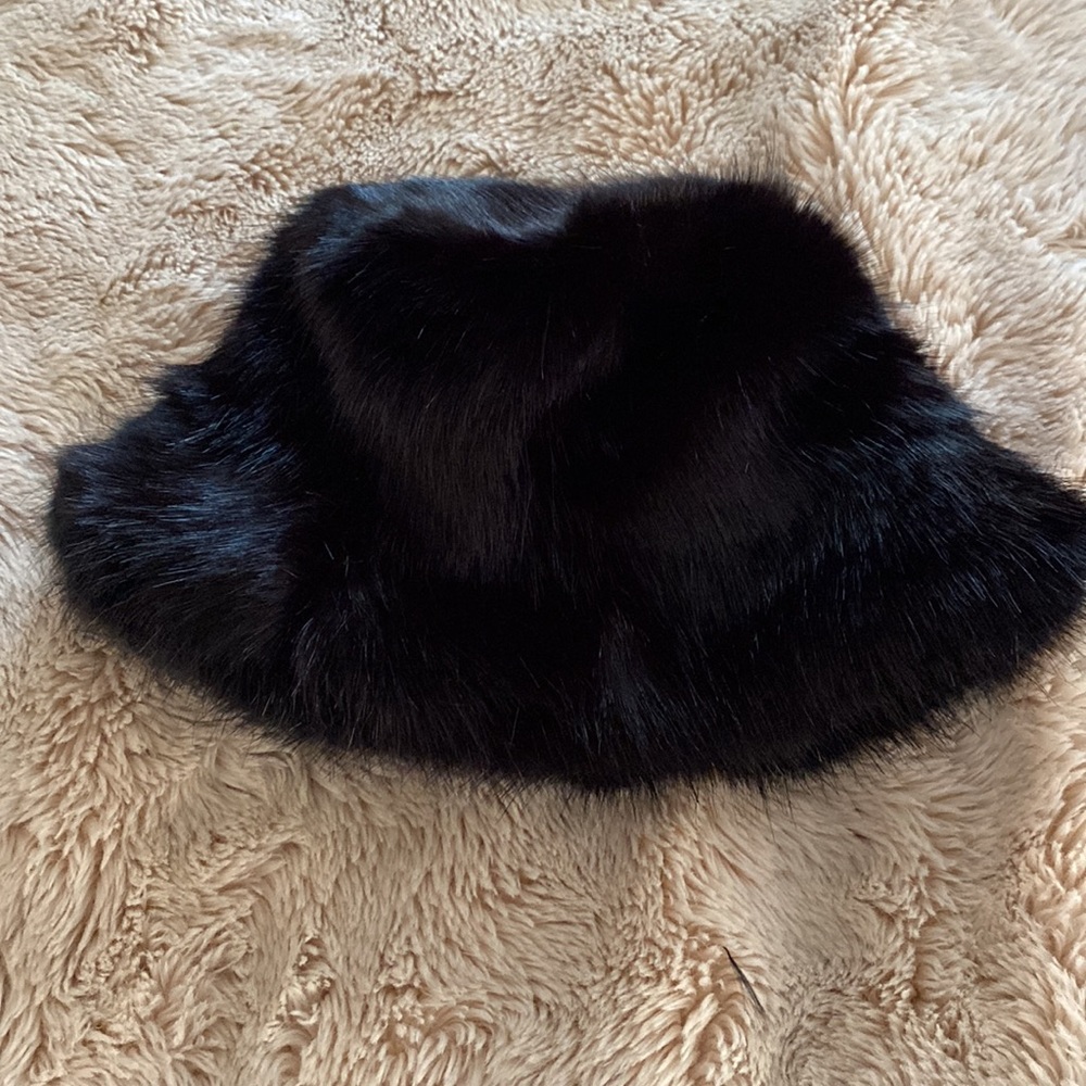 Faux fur bucket hat